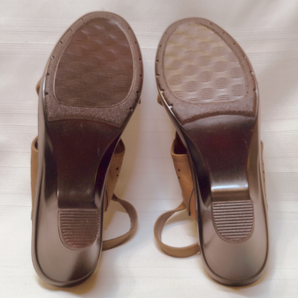 NWOB Easy Street Punch Hole Brown Leather Block Heeled Sandals Size 9M - Picture 6 of 7